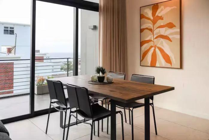 2 Bedroom Property for Sale in Sea Point Western Cape